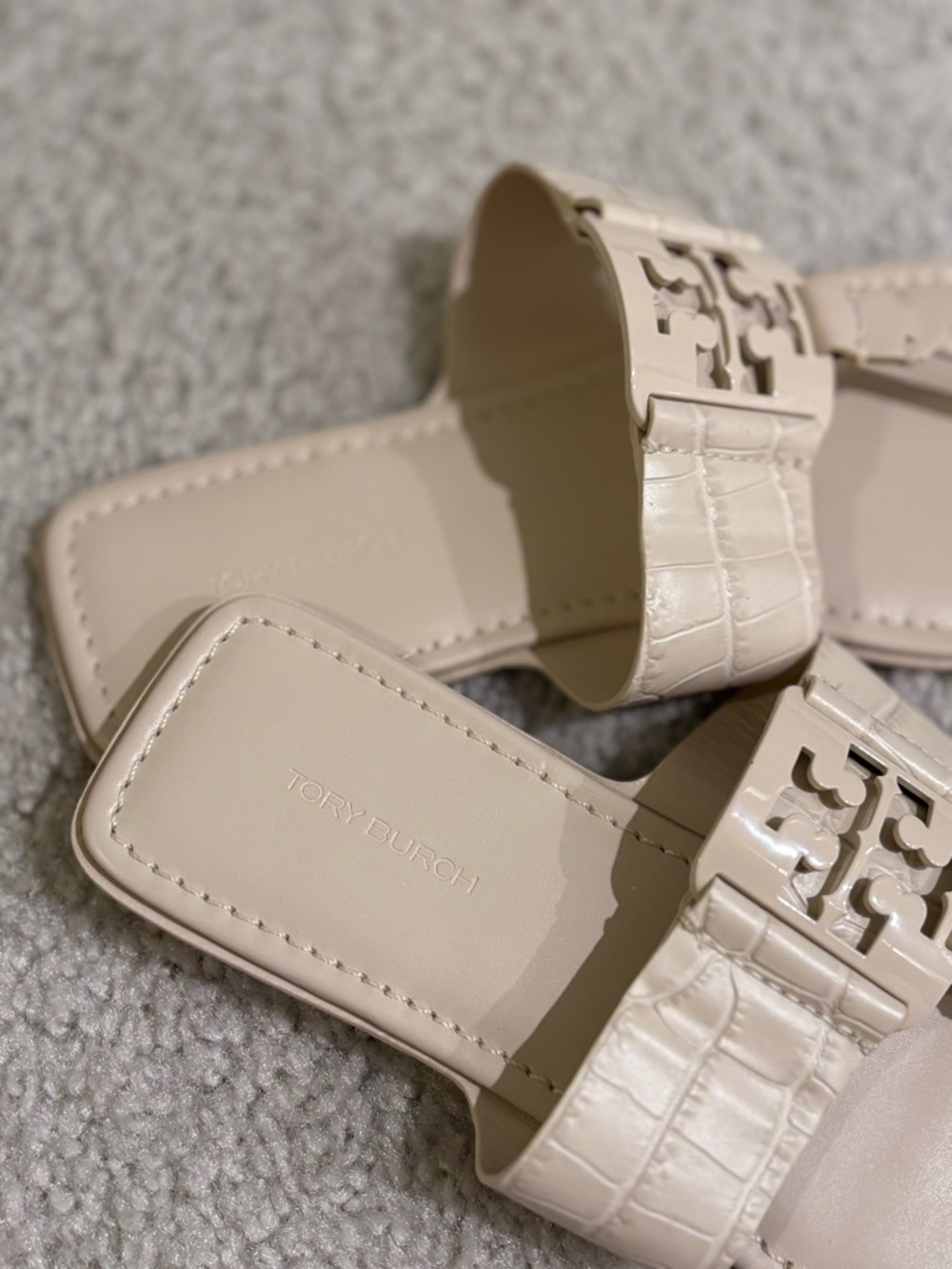 NEVER WORN Tory Burch Cream Leather Croc Embossed Sandals 9.5 - Picture 7 of 9